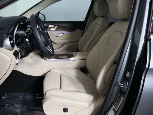 Used 2020 Mercedes-Benz GLC 300 image 13