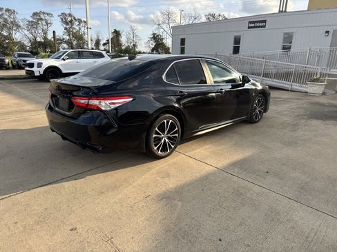 Used 2020 Toyota Camry SE image 16