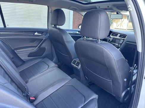Used 2015 Volkswagen Golf S FWD image 32