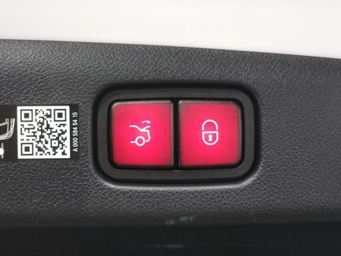 Certified 2026 Mercedes-Benz E 53 AMG e 4MATIC Sedan image 32