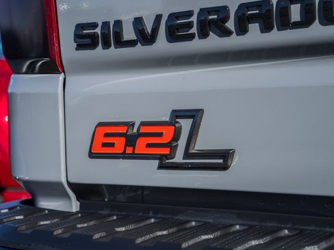 Used 2024 Chevrolet Silverado 1500 ZR2 w/ Technology Package image 10