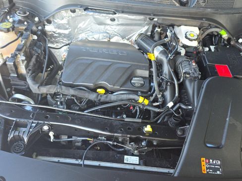 Used 2025 Chevrolet Trax LT FWD image 14