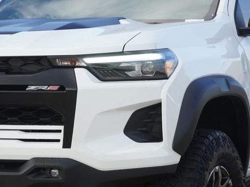 Used 2024 Chevrolet Colorado ZR2 w/ ZR2 Convenience Package III AWD/4WD image 4
