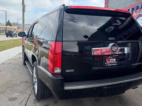 Used 2011 Cadillac Escalade ESV AWD image 9