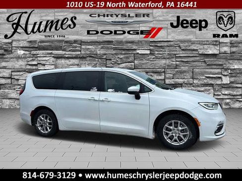 Certified 2023 Chrysler Pacifica Touring-L image 2