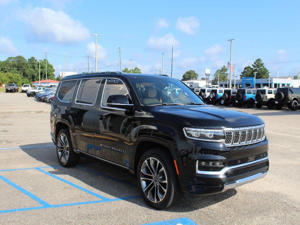 Used 2023 Jeep Grand Wagoneer Series III w/ Rear Seat Video Group 1 AWD/4WD image 2