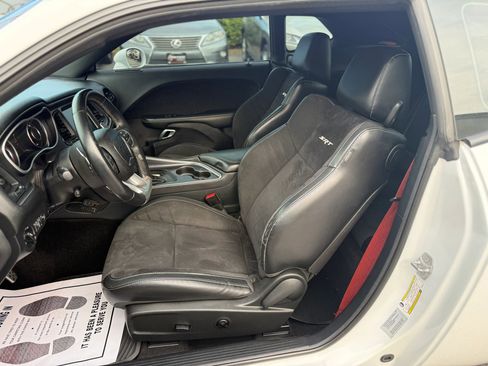 Used 2015 Dodge Challenger SRT image 16