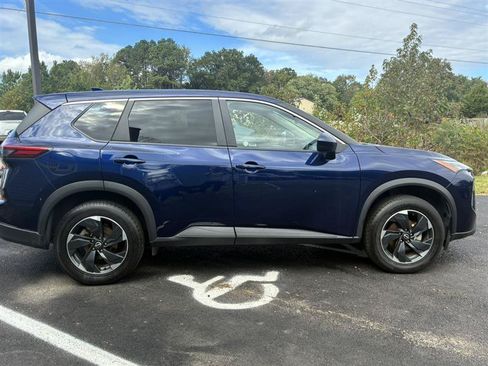 Used 2024 Nissan Rogue SV AWD/4WD image 6