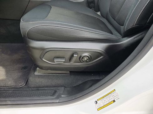 Used 2024 Jeep Grand Cherokee Laredo image 36