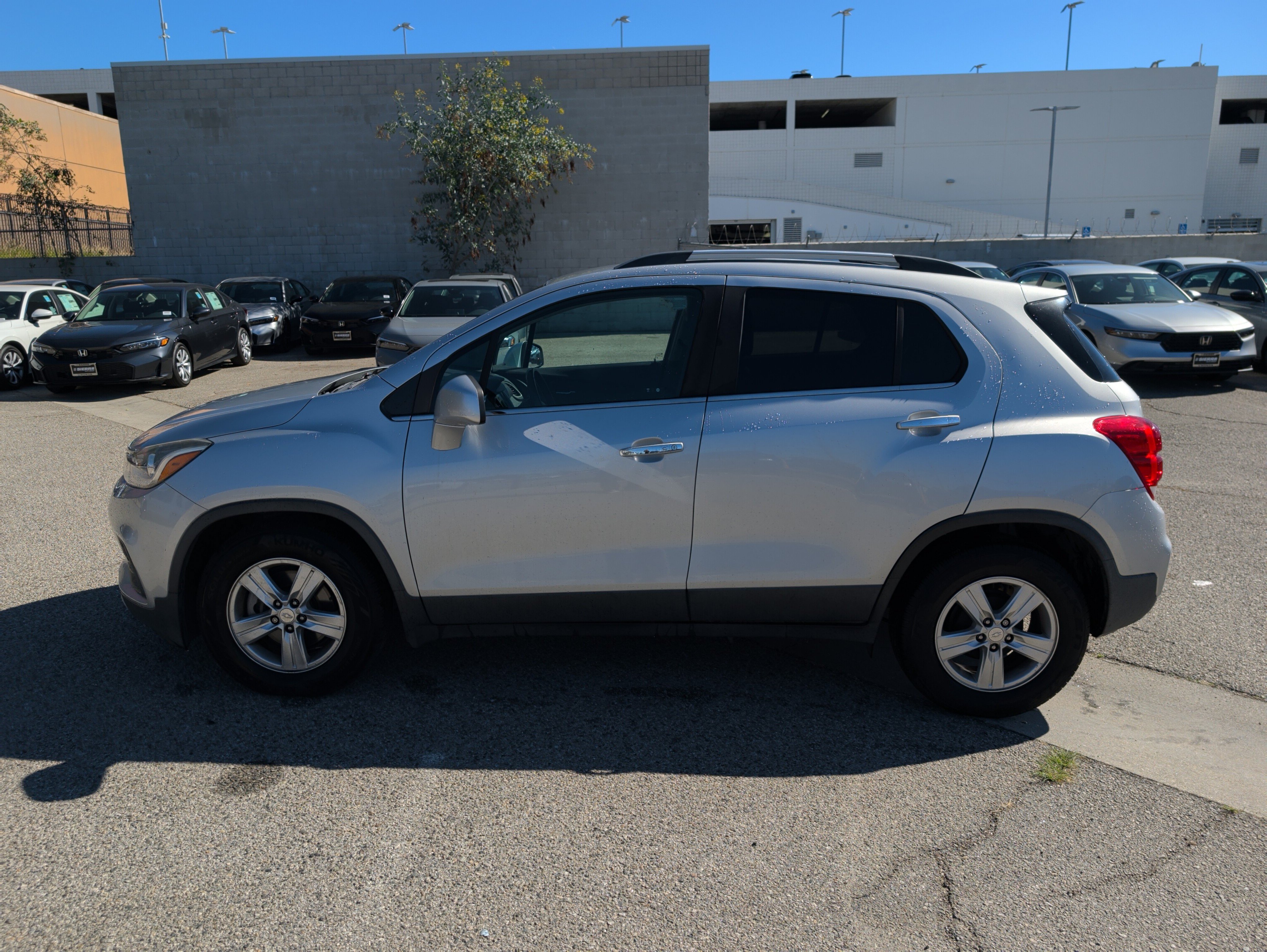 Used 2019 Chevrolet Trax LT w/ LT Convenience Package FWD image 7