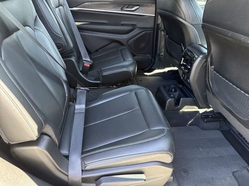Used 2024 Jeep Grand Cherokee L Limited w/ Luxury Tech Group II RWD image 15