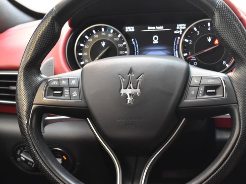 Used 2021 Maserati Levante S GranSport image 31