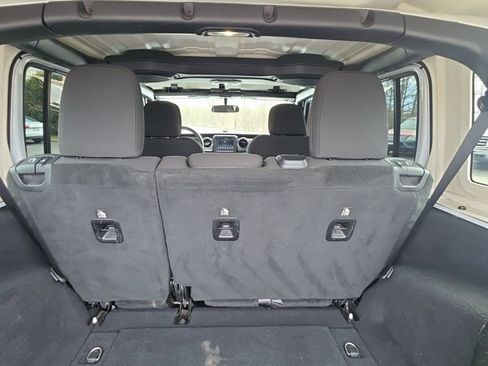 Used 2018 Jeep Wrangler Unlimited Sport S image 34