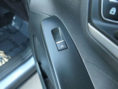 Used 2022 Ford Escape SE w/ SE Sport Appearance Package image 28