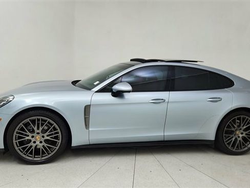 Used 2023 Porsche Panamera Platinum Edition image 3