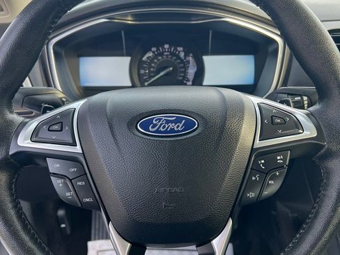 Used 2017 Ford Fusion SE w/ Fusion SE Technology Package image 7