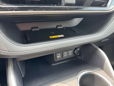 Used 2023 Toyota Highlander XLE AWD/4WD image 24