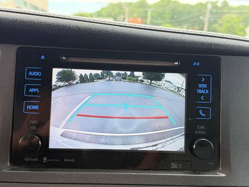 Used 2017 Toyota Sienna XLE w/ XLE Navigation Package FWD image 21