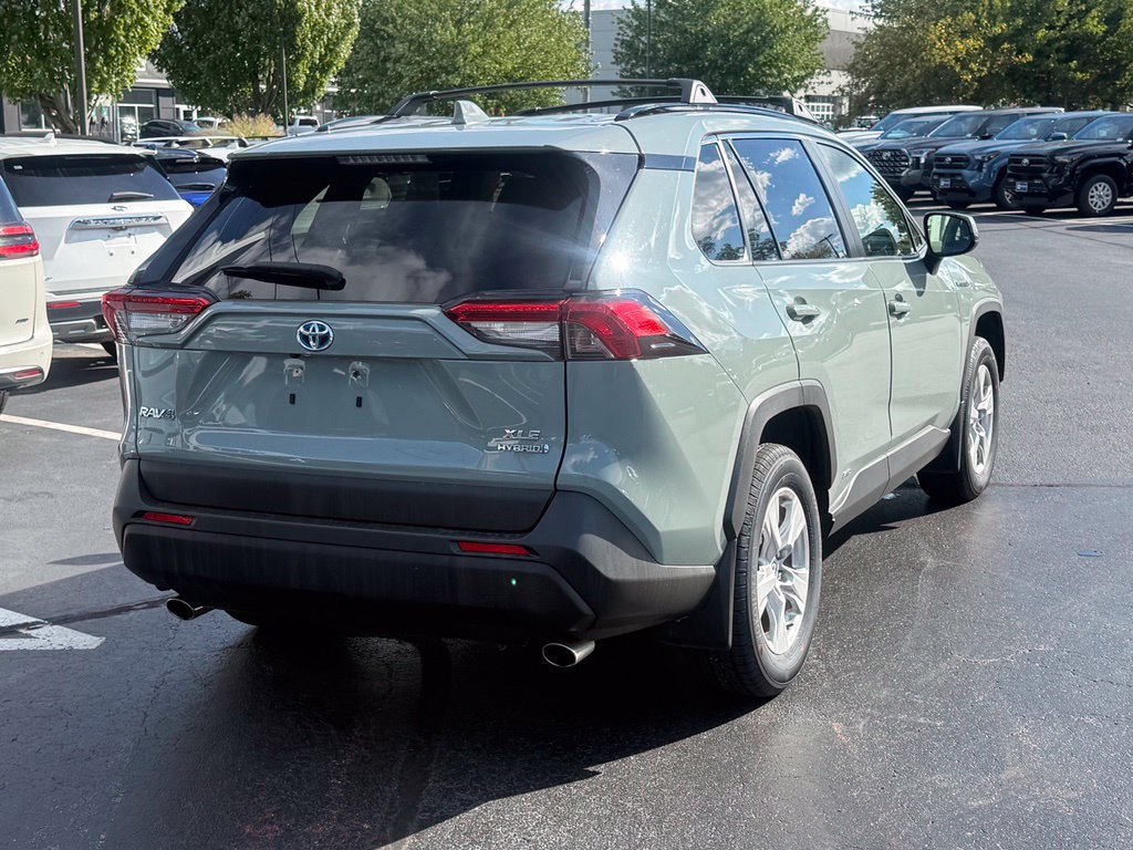 Used 2021 Toyota RAV4 XLE w/ Convenience Package AWD/4WD image 8