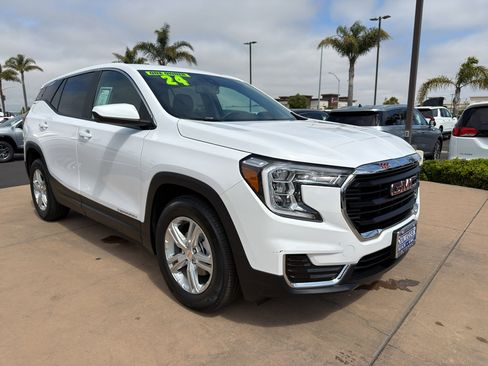 Used 2024 GMC Terrain SLE FWD image 3