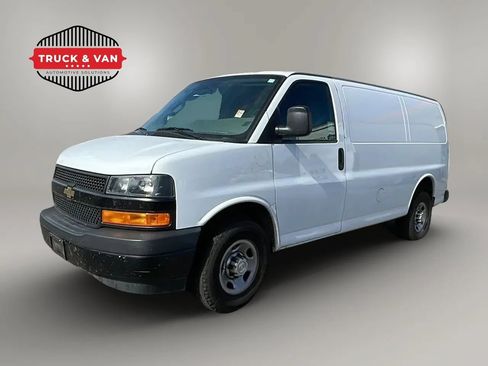 Used 2018 Chevrolet Express 3500 w/ Driver Convenience Package RWD image 1