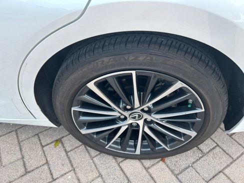 Used 2024 Lexus ES 300h w/ Premium Package FWD image 12