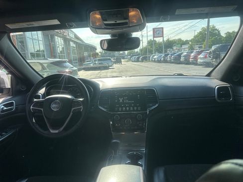 Used 2019 Jeep Grand Cherokee Altitude AWD/4WD image 12
