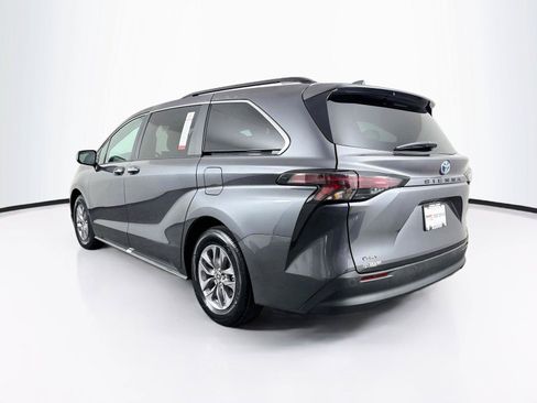 Certified 2025 Toyota Sienna XLE FWD image 13