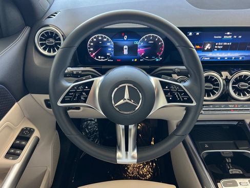 Certified 2025 Mercedes-Benz GLA 250 image 17