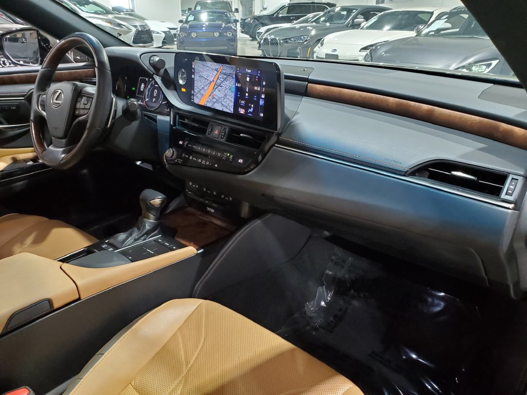 Used 2022 Lexus ES 300h w/ Accessory Package FWD image 15