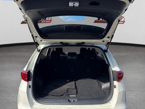 Used 2022 Kia Sportage LX image 11