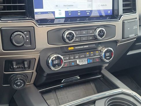 Used 2022 Ford F450 Platinum w/ FX4 Off-Road Package AWD/4WD image 30