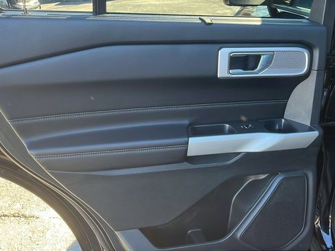 Used 2021 Ford Explorer Limited w/ Equipment Group 301A image 18