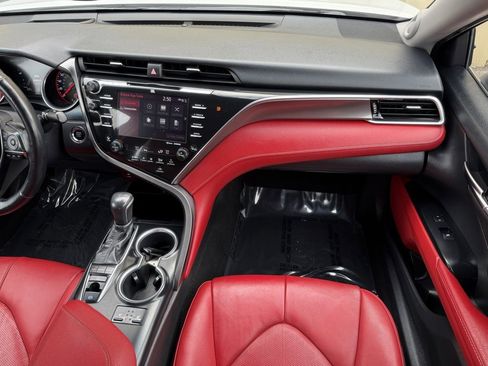 Used 2018 Toyota Camry XSE image 23