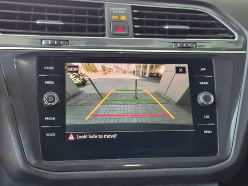 Used 2021 Volkswagen Tiguan SE FWD image 22