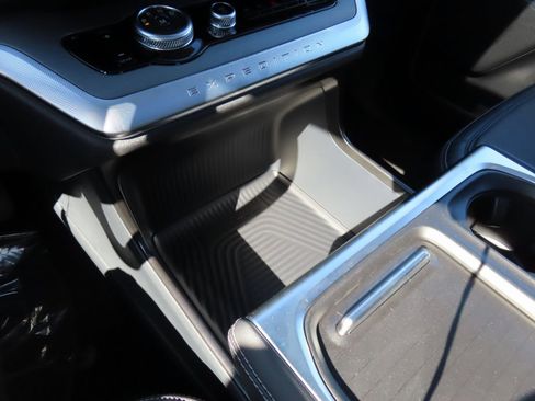 New 2025 Ford Expedition Platinum w/ Driver's Package image 17