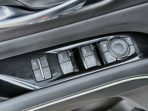 Used 2022 Cadillac Escalade Luxury RWD image 25