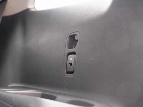 Used 2021 Buick Enclave Essence image 27