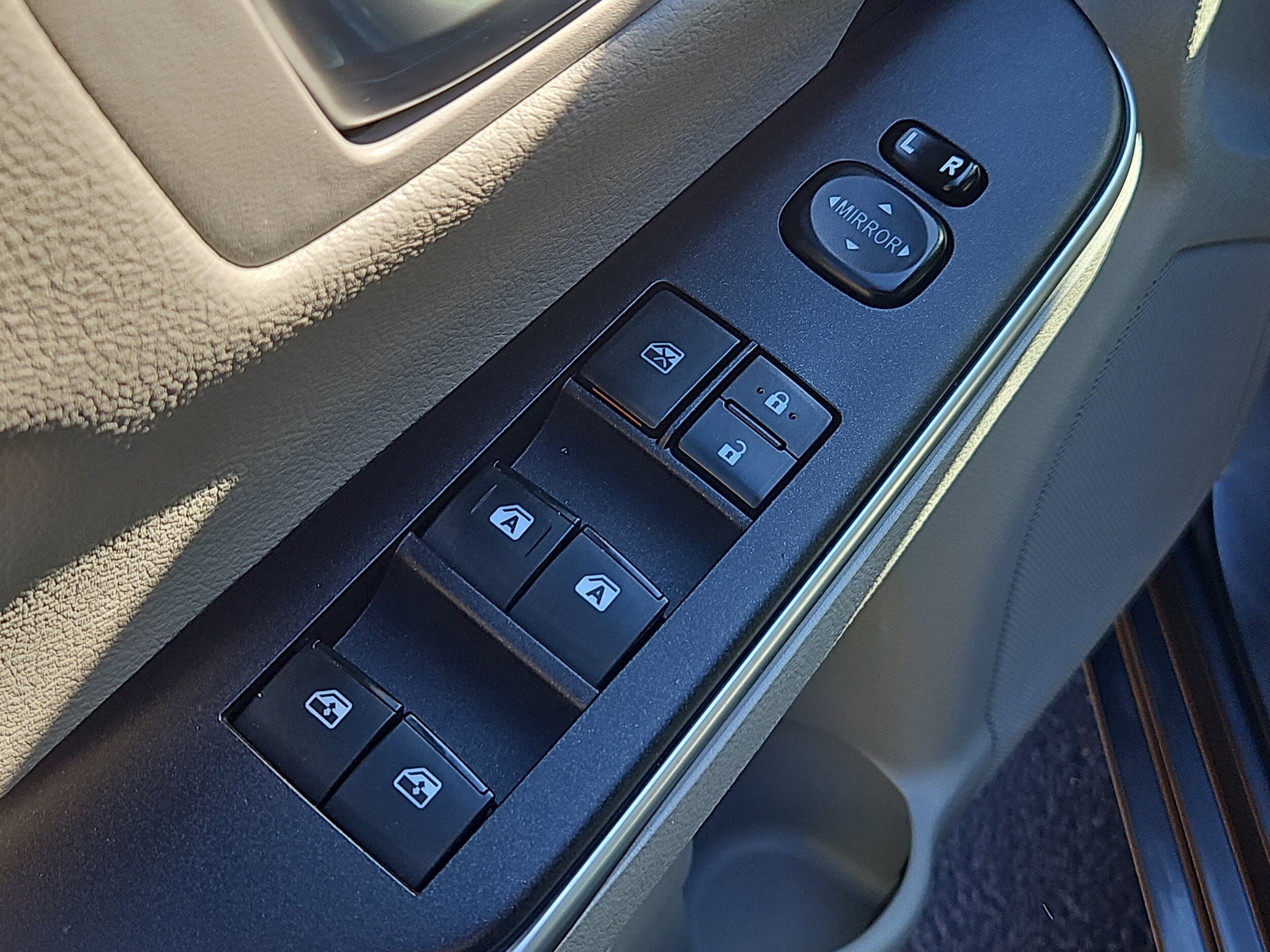 Used 2015 Toyota Camry LE FWD image 13