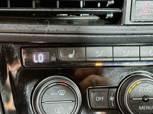 Used 2024 Volkswagen Jetta SE FWD image 19