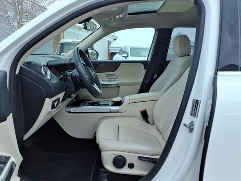 Certified 2022 Mercedes-Benz GLB 250 4MATIC image 11