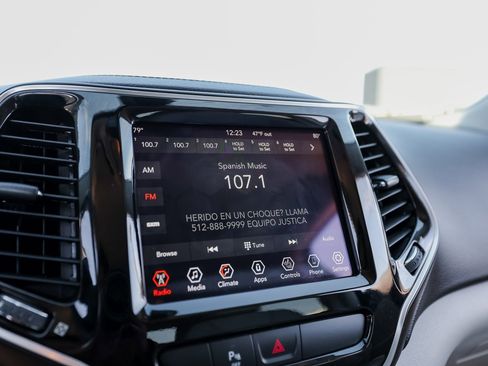 Used 2019 Jeep Cherokee Limited image 18