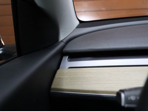 Used 2022 Tesla Model Y Long Range image 55