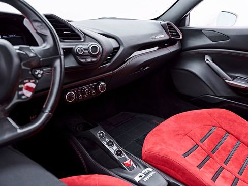 Used 2018 Ferrari 488 GTB RWD image 75