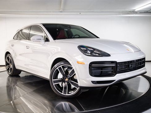 Certified 2022 Porsche Cayenne Turbo AWD/4WD image 9