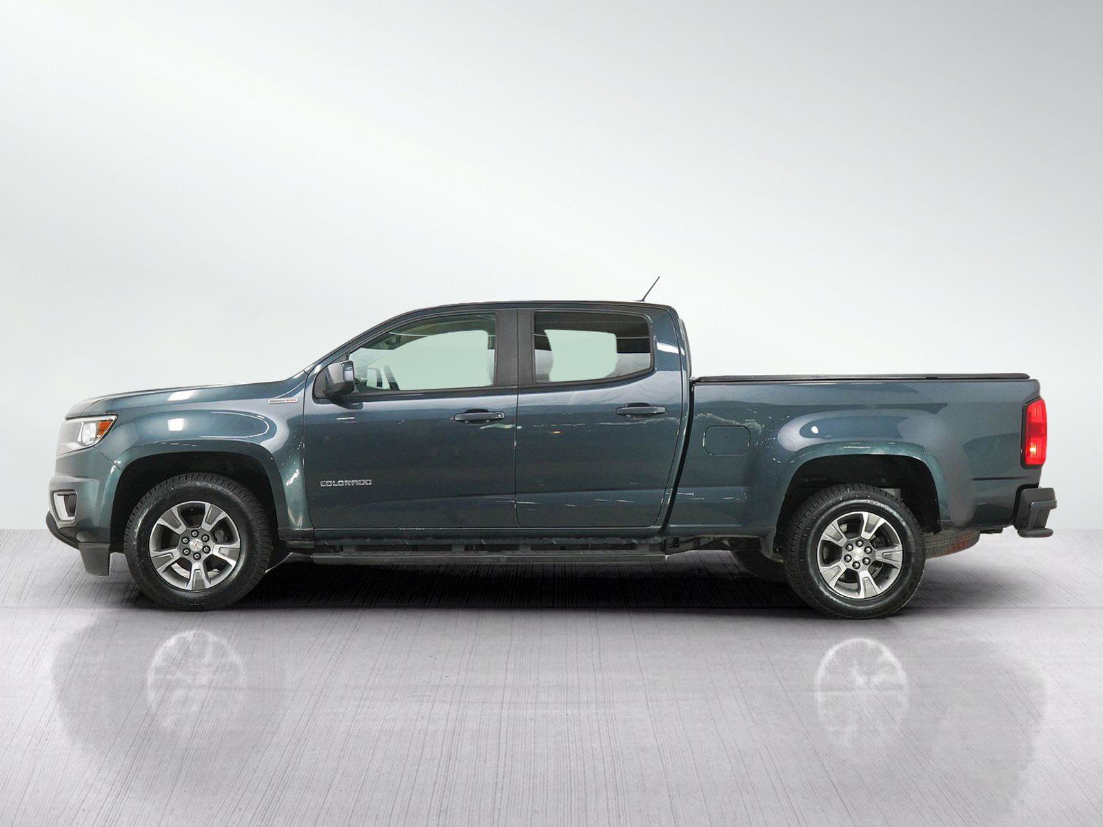 Used 2019 Chevrolet Colorado Z71 AWD/4WD image 2