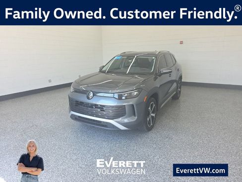 Certified 2025 Volkswagen Tiguan SE w/ Panoramic Sunroof Package AWD/4WD image 1
