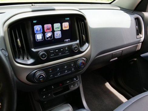 Used 2015 Chevrolet Colorado Z71 AWD/4WD image 3