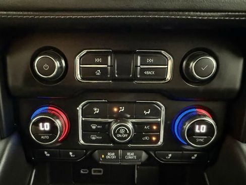 Used 2021 Chevrolet Tahoe Z71 image 40