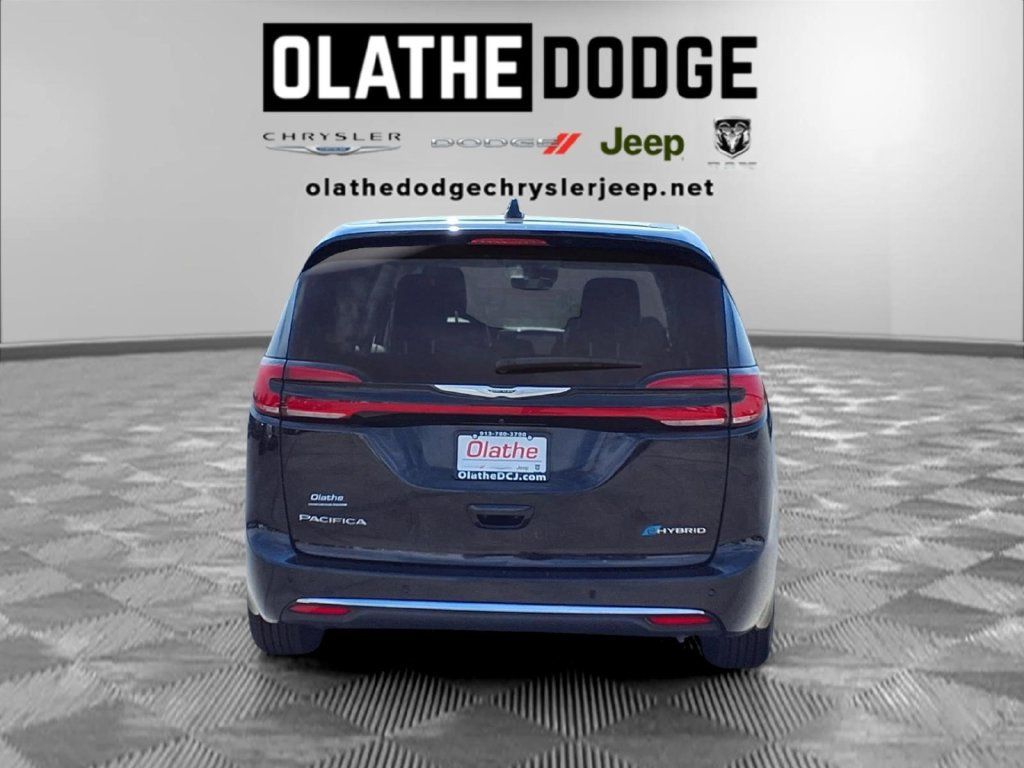 Used 2024 Chrysler Pacifica Limited FWD image 28